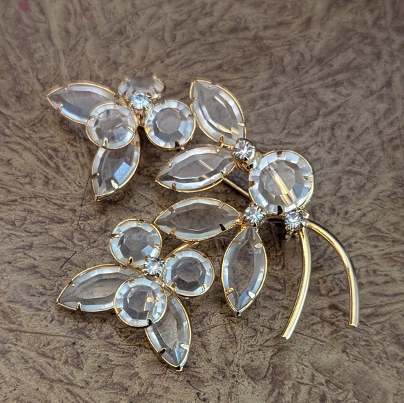 Jewelry - SOLD Crystal brooch/pin